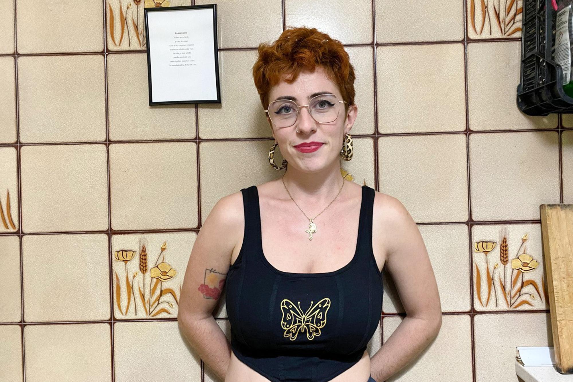 Entrevista a Lola del Gallego en El Salto: “Puedo ser lesbiana o bisexual para el Estado, pero en mi práctica desbordar las categorías”.